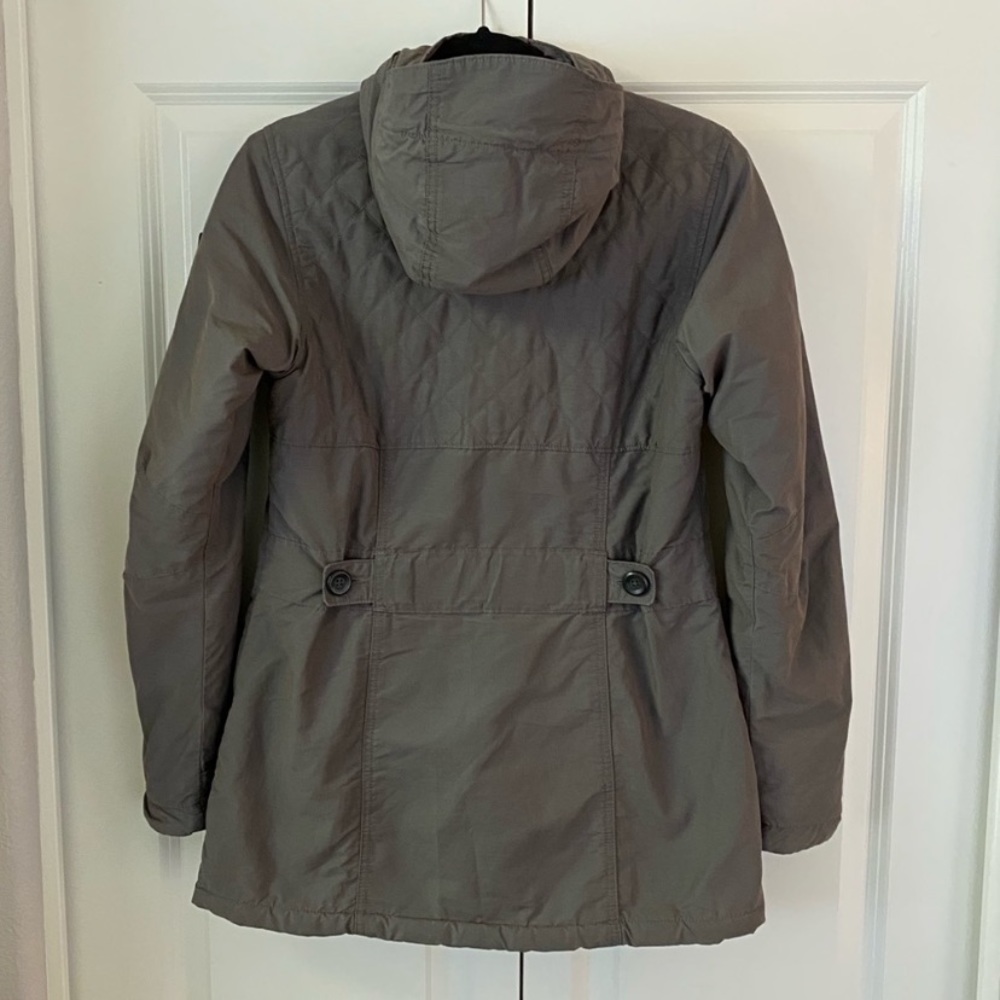 ISO ISO ISO this Columbia jacket in a XS - Picture 2 of 2
